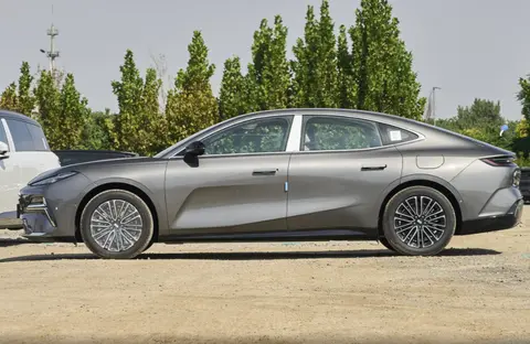 定位中大型车,终端还有优惠,盘点银河星耀8 PHEV优缺点