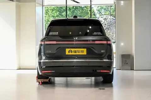 体验蔚来ES8六座版:适合大家庭的纯电大三排SUV?